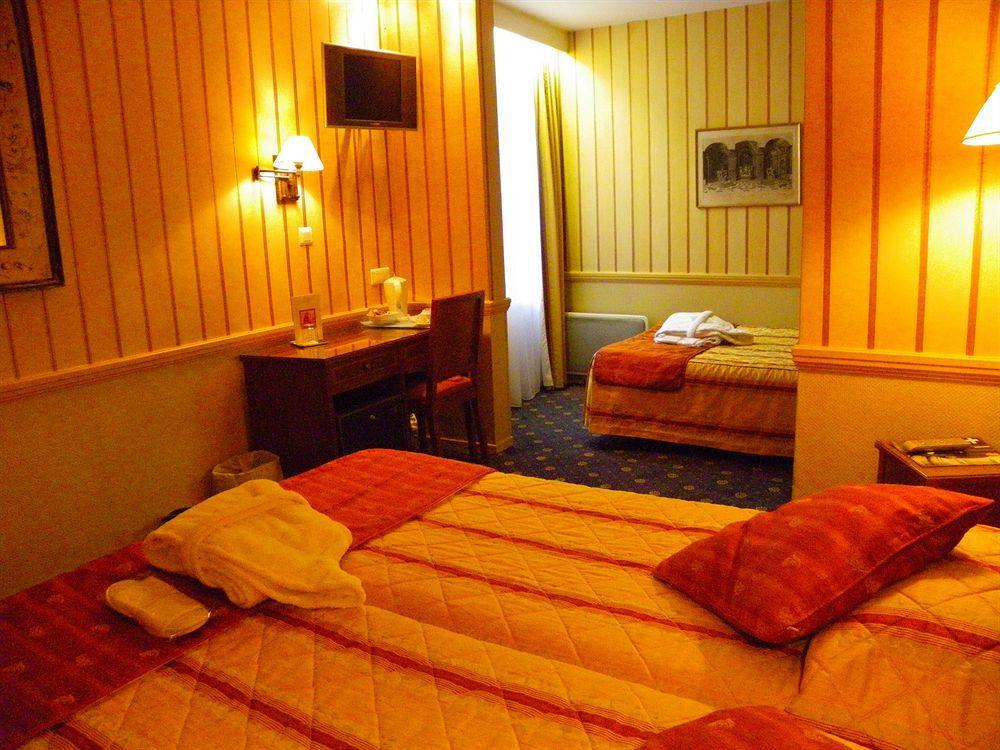Hotel Poussin Paris Bagian luar foto