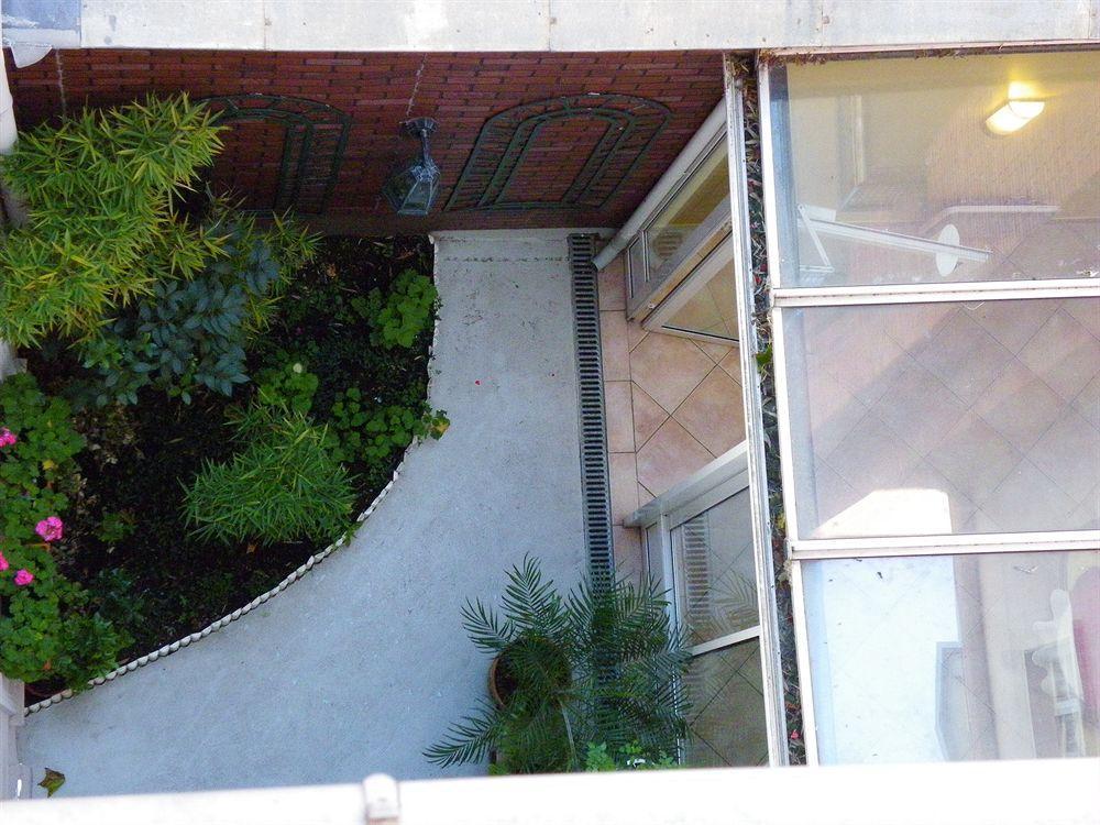 Hotel Poussin Paris Bagian luar foto