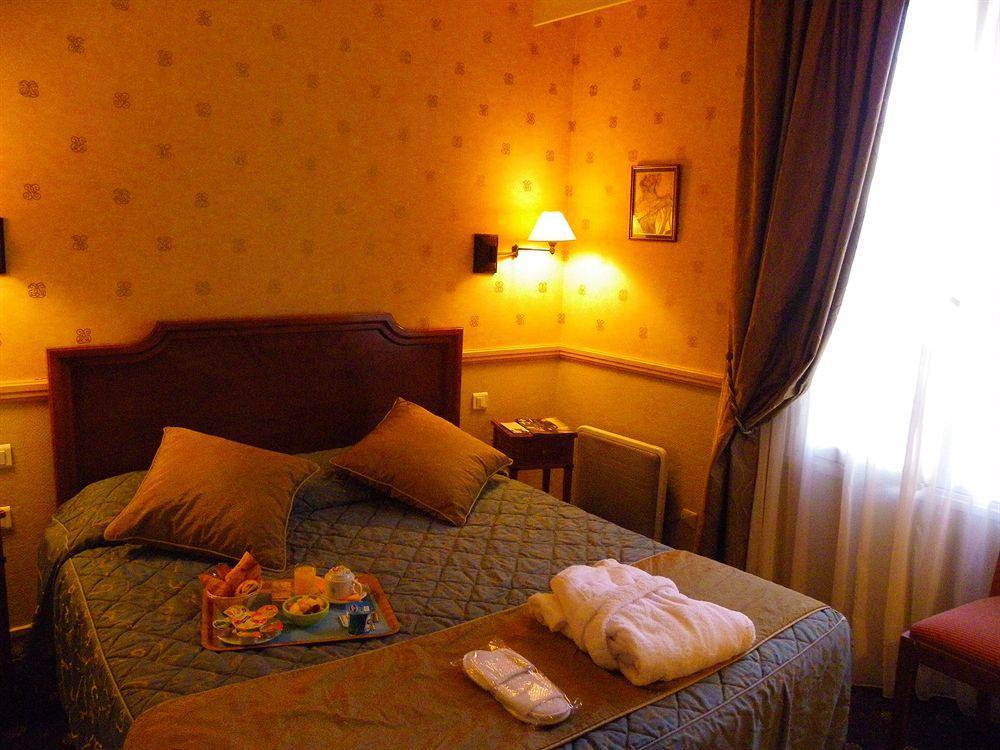 Hotel Poussin Paris Bagian luar foto