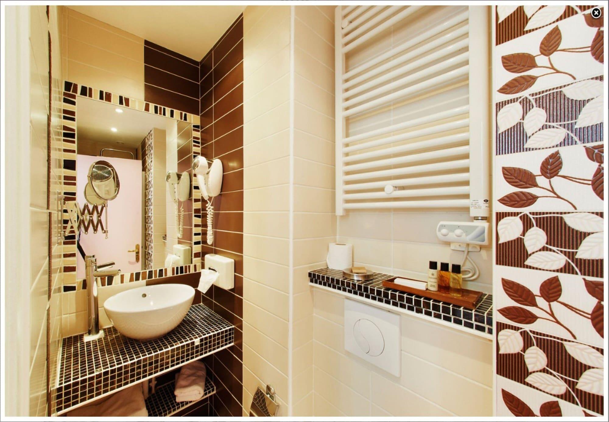 Hotel Poussin Paris Bagian luar foto