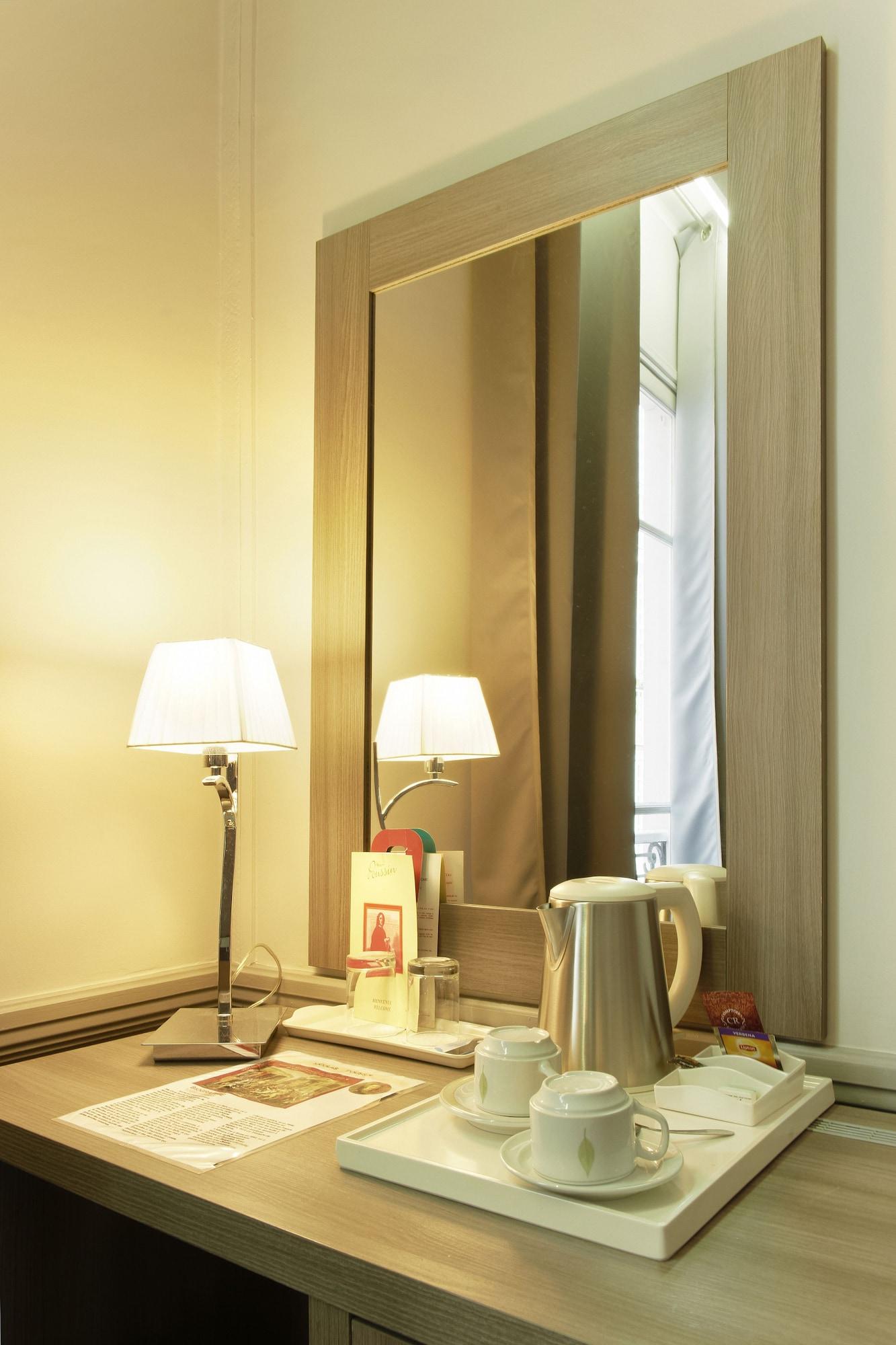 Hotel Poussin Paris Bagian luar foto