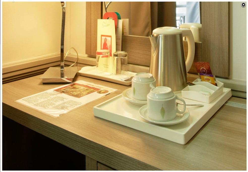 Hotel Poussin Paris Bagian luar foto