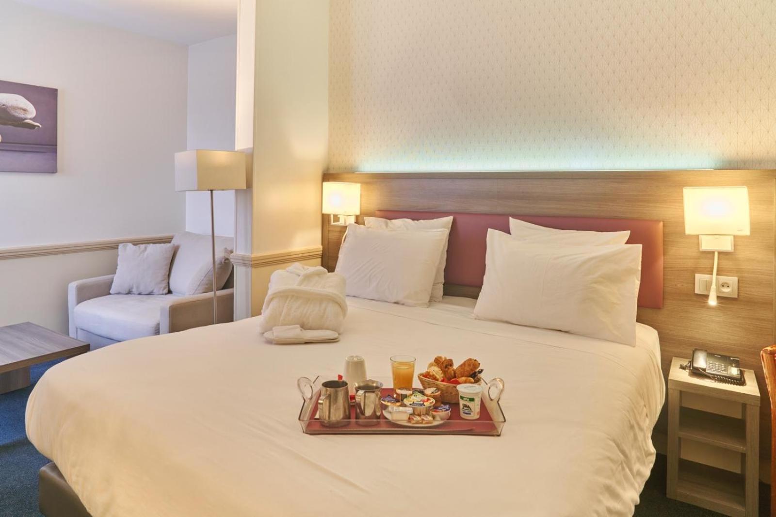 Hotel Poussin Paris Bagian luar foto