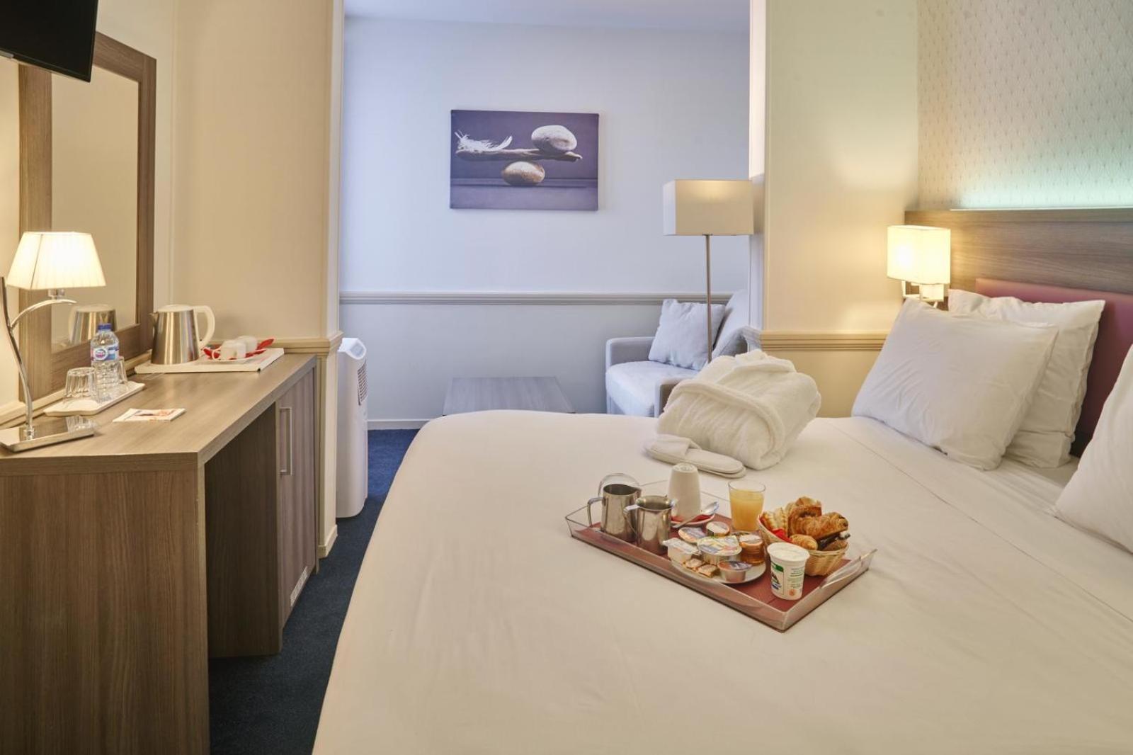 Hotel Poussin Paris Bagian luar foto