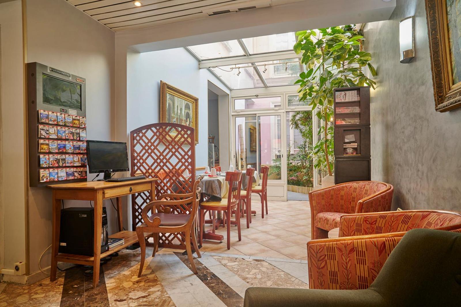 Hotel Poussin Paris Bagian luar foto