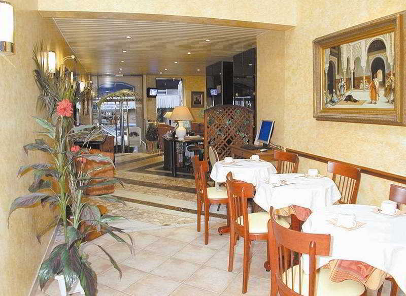 Hotel Poussin Paris Restoran foto