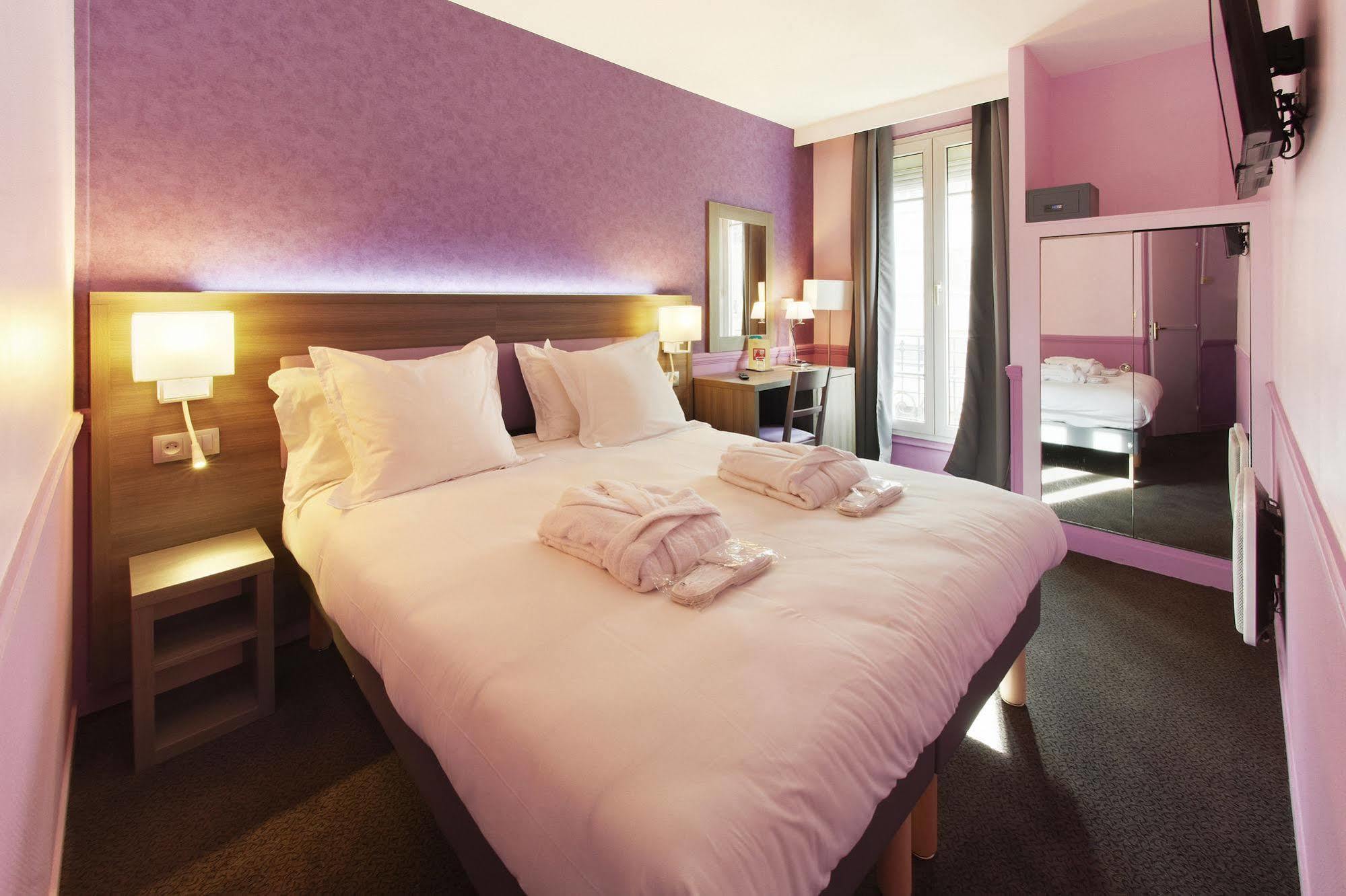 Hotel Poussin Paris Bagian luar foto