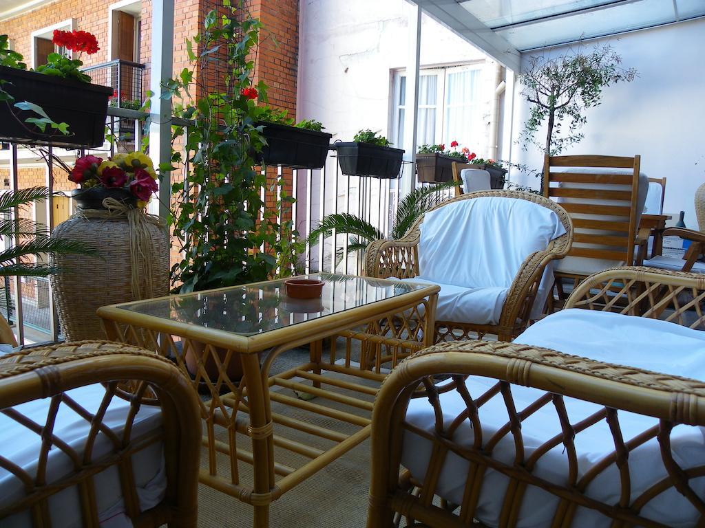 Hotel Poussin Paris Bagian luar foto